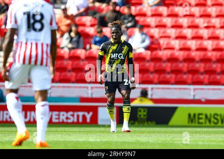 bet365 Stadium, Stoke, Angleterre - 19 août 2023 Tom DELE-Bashiru (24) de Watford - pendant le match Stoke City contre Watford, EFL Championship, 2023/24, bet365 Stadium, Stoke, Angleterre - 19 août 2023 crédit : Arthur Haigh/WhiteRosePhotos/Alamy Live News Banque D'Images