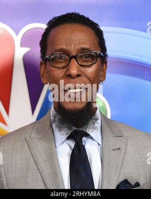 DOSSIER : Beverly Hills, États-Unis. 19 août 2023. « This is US » l’acteur Ron Cephas Jones, 66 ans, est décédé d’un problème pulmonaire de longue date le 19 août 2023. Il a reçu une double greffe pulmonaire au Ronald Reagan UCLA Medical Center en 2020, où il a été patient pendant près de deux mois. ------------------------------------------------- 2 août 2016 Beverly Hills, CA Ron Cephas Jones NBC Universal TCA Summer Press Tour 2016 au Beverly Hilton Hotel © Lisa OConnor/AFF-USA.com crédit : AFF/Alamy Live News Banque D'Images