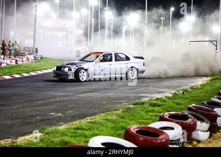 New Alamein, Égypte. 19 août 2023. Un concurrent se produit lors du défi de dérive du Misr International Motorsport Championship à New Alamein City, Égypte, le 19 août 2023. Crédit : Ahmed Gomaa/Xinhua/Alamy Live News Banque D'Images