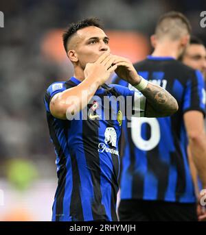 Milan, Italie. 19 août 2023. Lautaro Martinez du FC Inter célèbre son but lors d'un match de football en Serie A entre le FC Inter et Monza à Milan, en Italie, le 19 août 2023. Crédit : Daniele Mascolo/Xinhua/Alamy Live News Banque D'Images