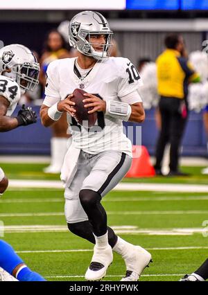 19 août 2023 Inglewood, CA.le quarterback Jimmy Garoppolo des Raiders de Las Vegas #10 en action au premier quart-temps pendant le match de pré-saison de la NFL entre les Raiders de Las Vegas et les Rams de Los Angeles.crédit photo obligatoire : Louis Lopez/Cal Sport Media Banque D'Images