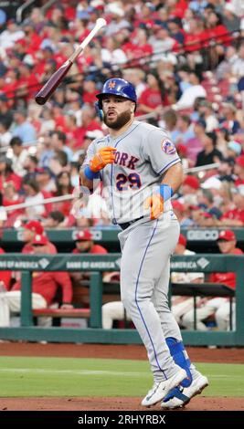 St. Louis, États-Unis. 19 août 2023. New York mets DJ Stewart bascule sa batte après avoir frappé un home run en solo dans la quatrième manche contre la St. Louis Cardinals au Busch Stadium à St. Louis le samedi 19 août 2023. Photo de Bill Greenblatt/UPI crédit : UPI/Alamy Live News Banque D'Images