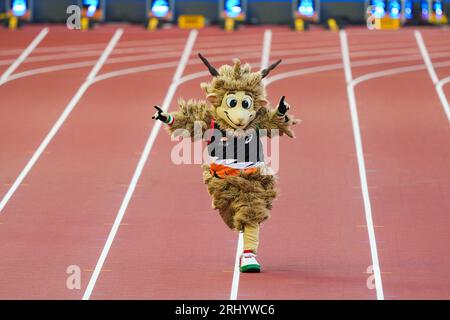 Budapest. 19 août 2023. Mascotte 'Youhuu' se produit lors de la cérémonie d'ouverture des Championnats du monde d'athlétisme Budapest 2023 à Budapest, Hongrie, le 19 août 2023. Crédit : Zheng Huansong/Xinhua/Alamy Live News Banque D'Images