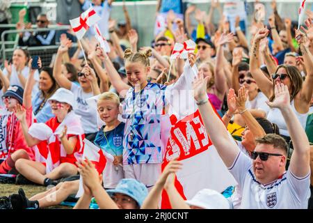 Londres, Royaume-Uni. 20 août 2023. Les fans de Victoria Park, au All points East Festival dans le NBHD, pour regarder les Lionnes dans la finale de la coupe du monde féminine de la FIFA en Angleterre contre Espagne. Crédit : Guy Bell/Alamy Live News Banque D'Images