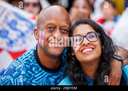 Londres, Royaume-Uni. 20 août 2023. Les fans du Boxpark de Croydon, alors que l'Angleterre joue en finale de la coupe du monde féminine. L'Angleterre affronte l'Espagne lors de la finale de la coupe du monde féminine à Sydney, en Australie. C'est la première fois, depuis 1966, qu'une équipe de football anglaise atteint une finale de coupe du monde. Crédit : Mark Thomas/Alamy Live News Banque D'Images