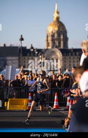 Cassandre Beaugrand (FRA) au Relais Mixte Triathlon lors de l’épreuve test des Jeux Olympiques et Paralympiques de Triathlon 2023, le 17 au 20 août 2023 à Paris, France - photo Germain Hazard / FFTRI / DPPI Banque D'Images