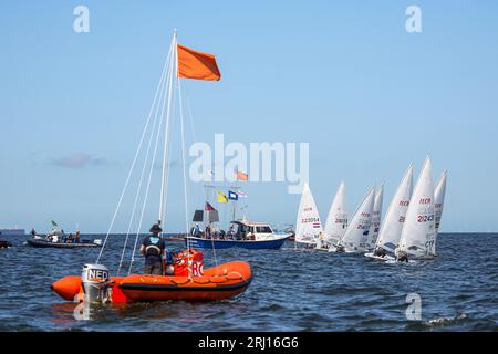 SCHEVENINGEN - Bateaux au départ de la course de médailles ILCA 7 le dixième jour des championnats du monde de voile. ANP SEM VAN DER WAL Banque D'Images