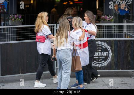 Brentwood Essex 20 août 2023 les fans anglais arrivent dans les pubs de Brentwood Essex pour la coupe du monde féminine de la FIFA crédit : Ian Davidson/Alamy Live News Banque D'Images