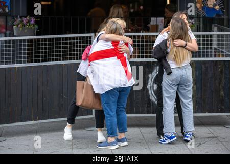 Brentwood Essex 20 août 2023 les fans anglais arrivent dans les pubs de Brentwood Essex pour la coupe du monde féminine de la FIFA crédit : Ian Davidson/Alamy Live News Banque D'Images