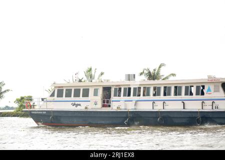 Alleppey Houseboats flottant dans le lac Kerala Banque D'Images