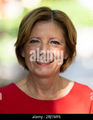 Mayence, Allemagne. 18 août 2023. Malu Dreyer (SPD), ministre-président de Rhénanie-Palatinat, arrive pour un entretien avec dpa. Crédit : Boris Roessler/dpa/Alamy Live News Banque D'Images