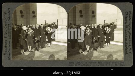 Image stéréoscopique montrant l'arrivée du Premier ministre britannique Ramsay MacDonald à Washington, D. C., 4 octobre 1929 Banque D'Images