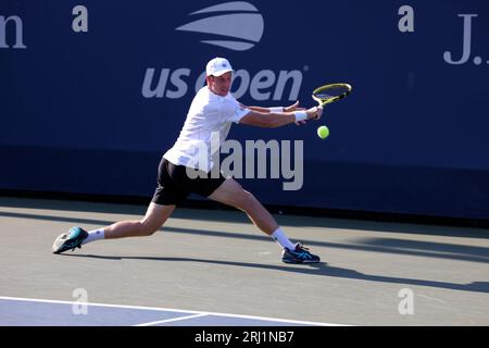 Flushing Meadows, New York, 29 août 2022 - Botic van de Zandschulp, des pays-Bas, lors de son match de premier tour contre Tomas Machak, de la République tchèque, à l’US Open aujourd’hui. Banque D'Images