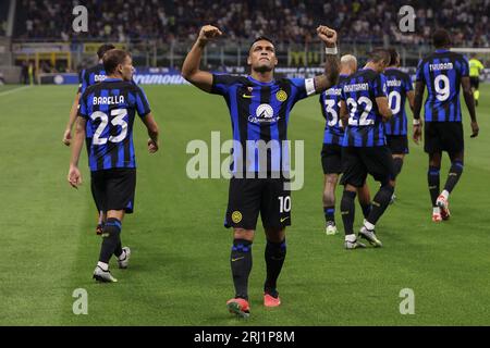 Milan, Italie. 19 août 2023. Italie, Milan, 19 2023 août : Lautaro Martinez (FC Inter Striker) marque et célèbre le but 1-0 à 8' lors du match de football FC Inter vs AC Monza, jour 1, Serie A 2023-2024 au stade San Siro (image de crédit : © Fabrizio Andrea Bertani/Pacific Press via ZUMA Press Wire) USAGE ÉDITORIAL UNIQUEMENT! Non destiné à UN USAGE commercial ! Crédit : ZUMA Press, Inc./Alamy Live News Banque D'Images