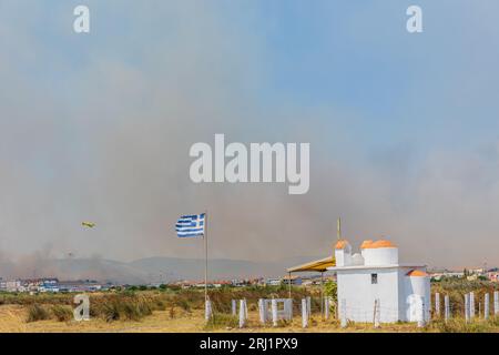 Incendie de forêt massif à Alexandroupolis Evros Grèce, près de l'aéroport et Apalos, situation d'urgence, lutte contre les incendies aériens. Banque D'Images