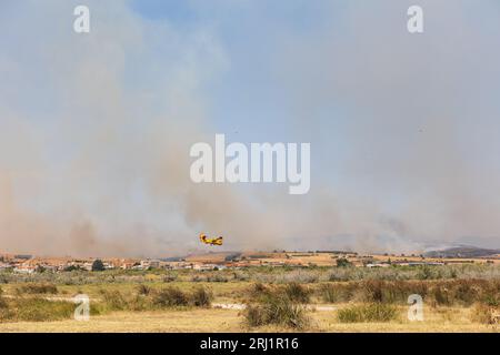 Incendie de forêt massif à Alexandroupolis Evros Grèce, près de l'aéroport et Apalos, situation d'urgence, lutte contre les incendies aériens. Banque D'Images
