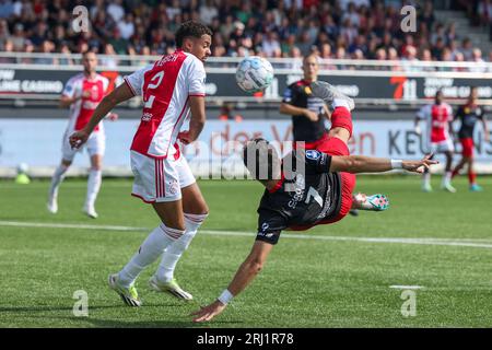 ROTTERDAM, PAYS-BAS - AOÛT 19 : Devyne Rensch (Ajax) et Lazaros Lamprou (Excelsior Rotterdam) lors du match d'Eredivisie entre SBV Excelsior et A. Banque D'Images