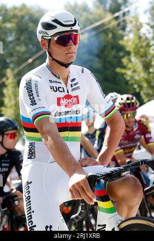 ETTEN-LEUR - champion du monde Mathieu van der Poel lors du Pro Cycling Tour Etten-leur. Van der Poel montre pour la première fois son maillot arc-en-ciel qu'il a remporté lors des Championnats du monde de cyclisme à Glasgow. ANP BAS CZERWINSKI Banque D'Images