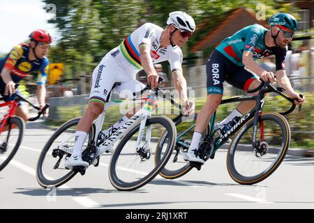 ETTEN-LEUR - champion du monde Mathieu van der Poel lors du Pro Cycling Tour Etten-leur. Van der Poel montre pour la première fois son maillot arc-en-ciel qu'il a remporté lors des Championnats du monde de cyclisme à Glasgow. ANP BAS CZERWINSKI Banque D'Images