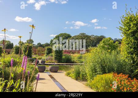 Dispositif d'eau au jardin RHS Bridgewater à Salford est une attraction populaire d'un jardin d'exposition publique. Banque D'Images
