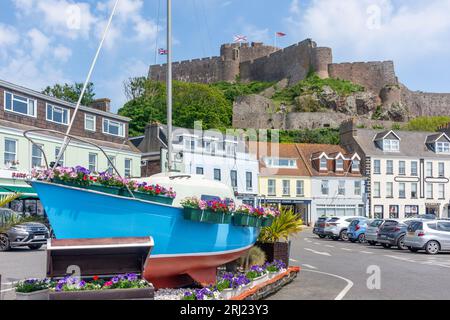 Château du Mont Orgueil du 13e siècle depuis Gorey Harbour, Gorey, paroisse Saint Martin, Jersey, îles Anglo-Normandes Banque D'Images