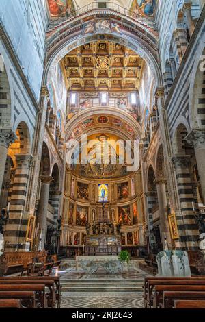 Vue intérieure dans la merveilleuse cathédrale de Pise. Toscane, Italie, juin-20-2023 Banque D'Images