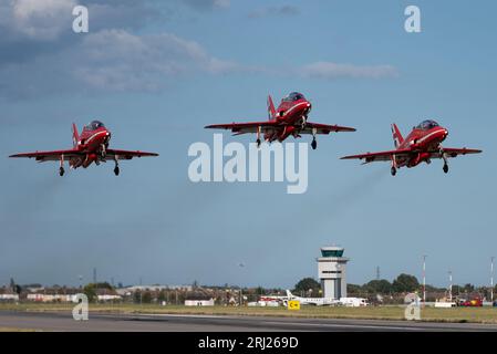 Aéroport de Londres Southend, Essex, Royaume-Uni. 20 août 2023. Les avions Red Arrows de la RAF utilisent l’aéroport civil relativement calme de l’Essex pour participer aux spectacles aériens en bord de mer de ce week-end à Eastbourne et Folkestone. L'équipe a décollé pour Eastbourne. Après avoir manqué les engagements de mercredi et jeudi en raison d’un problème technique, l’équipe s’est présentée à Eastbourne vendredi et samedi avant leur arrivée à Southend pour passer la nuit Banque D'Images