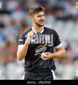 20 août 2023 ; Old Trafford Cricket Ground, Manchester, Angleterre : The Hundred Mens Cricket, Manchester Originals versus Northern Superchargeurs ; Josh Tongue of Manchester Originals Banque D'Images