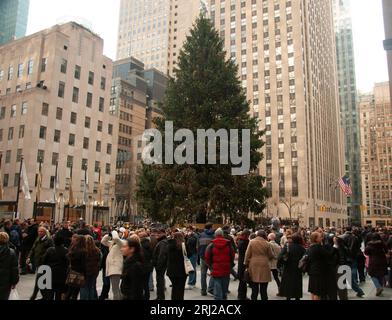 Le sapin de Noël au Rockefeller Center Midtown Manhattan New York 2009 Banque D'Images