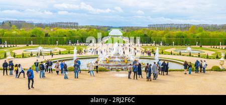 VERSAILLES, FRANCE - 15 AVRIL 2023 : Fontaine de Latona dans les jardins de Versailles, Château de Versailles près de Paris, France. Banque D'Images