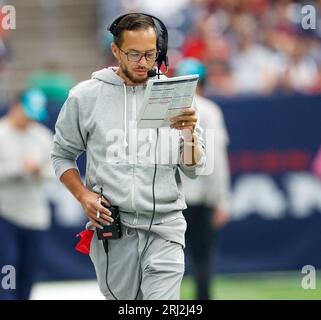 19 août 2023 : Mike McDaniel, entraîneur-chef des Dolphins de Miami, lors d'un match de pré-saison entre les Texans et les Dolphins Jaguars le 19 août 2023 à Houston. (Image de crédit : © Scott Coleman/ZUMA Press Wire) USAGE ÉDITORIAL SEULEMENT! Non destiné à UN USAGE commercial ! Banque D'Images