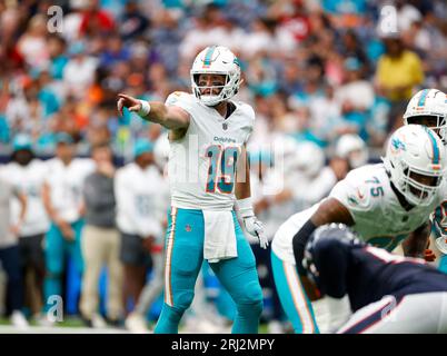 19 août 2023 : Skylar Thompson (19), quarterback des Dolphins de Miami, lors d'un match de pré-saison entre les Texans et les Jaguars des Dolphins le 19 août 2023 à Houston. (Image de crédit : © Scott Coleman/ZUMA Press Wire) USAGE ÉDITORIAL SEULEMENT! Non destiné à UN USAGE commercial ! Banque D'Images