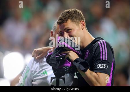 Benjamin Pavard du Bayern Muenchen BRÊME, ALLEMAGNE - 18 AOÛT : match de Bundesliga entre le SV Werder Bremen et le FC Bayern MŸnchen au Wohninvest Weserstadion le 18 août 2023 à Brême, Allemagne. Fussball 1. Bundesliga saison 2023 / 2024 Werder Bremen - FC Bayern MŸnchen © diebilderwelt / Alamy stock Banque D'Images