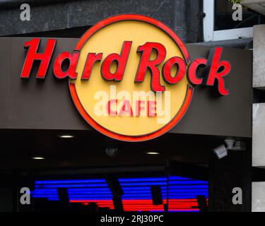 Londres, Royaume-Uni - 30 juillet 2023 ; enseigne Hard Rock Cafe Piccadilly Circus en gros plan Banque D'Images