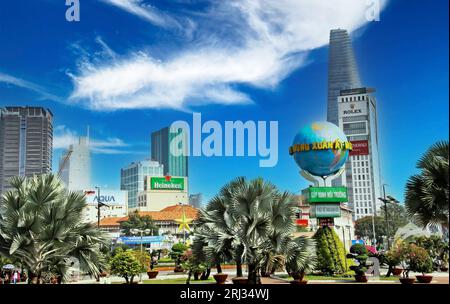 Ho chi minh ville, Vietnam - décembre 9. 2015 : Skyline de la ville avec tour bitexo sur le pont aérien Banque D'Images