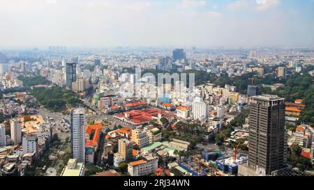 Ho Chi Minh ville, Vietnam - décembre 9. 2015 : vue sur l'horizon depuis la tour bitexo du capitole vietnamien avec, gratte-ciel Banque D'Images