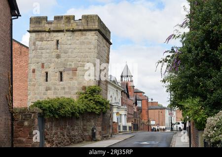 Shrewsbury, Royaume-Uni - 19 juillet 2023 ; extérieur de la tour médiévale de Wingfield's Tower sur les murs de la ville de Shrewsbury Banque D'Images