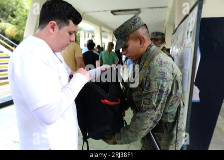 Guayaquil, Équateur. 20 août 2023. (INT) voter pendant les élections en Équateur. 20 août 2023, Guayaquil, Équateur : les Équatoriens exercent leur droit de vote dans différentes parties des universités et collèges de Guayaquil lorsqu'ils votent pour élire un nouveau président pour le pays. Crédit : Alejandro Baque/Thenews2 (photo : Alejandro Baque/Thenews2/Zumapress) (image de crédit : © Alejandro Baque/TheNEWS2 via ZUMA Press Wire) À USAGE ÉDITORIAL SEULEMENT! Non destiné à UN USAGE commercial ! Banque D'Images