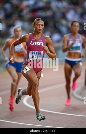 Anna Hall court l'heptathlon de 800 mètres aux Championnats du monde d'athlétisme 2023 à Budapest. Banque D'Images