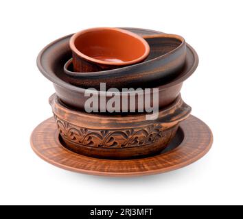 Ensemble de plats en argile isolé sur blanc. Ustensiles de cuisine Banque D'Images