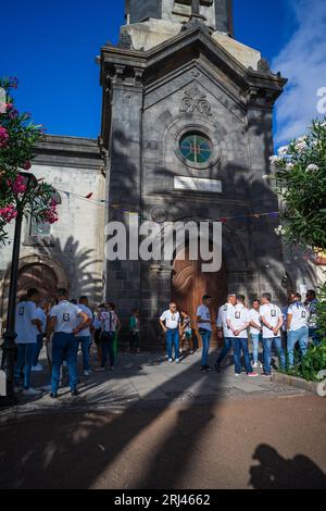 Préparatifs pour la procession en l'honneur de notre-Dame du Mont Carmel près de l'église Nuestra Senora de la Pena de Francia. Banque D'Images