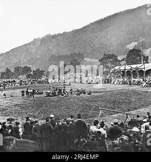 Une photographie en noir et blanc de la fin du 19e siècle montrant les jeux Birnam Highland près de Dunkeld en Écosse. Banque D'Images