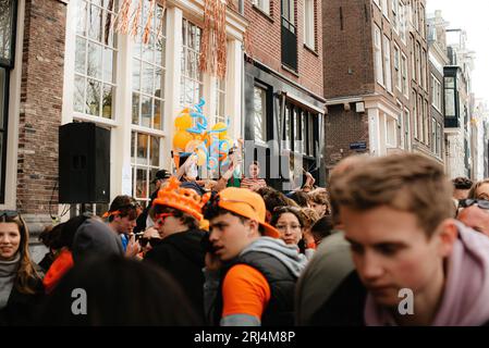 Les gens célébrant la fête du Roi à Amsterdam, pays-Bas. Banque D'Images