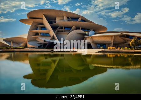 Une photo captivante montre le majestueux musée national du Qatar à Doha lors de la coupe du monde FIFA 2022 au Qatar. La merveille architecturale du musée, reseb Banque D'Images