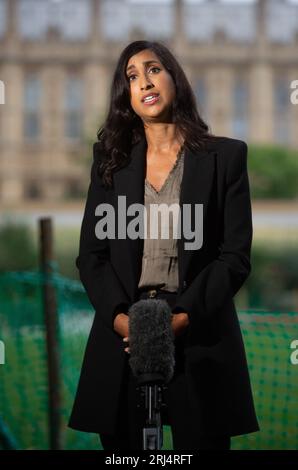 Londres, Angleterre, Royaume-Uni. 21 août 2023. CLAIRE COUTINHO, ministre de l’enfance, de la famille et du bien-être, est vue à Westminster lors de la tournée des médias du matin. (Image de crédit : © Tayfun Salci/ZUMA Press Wire) USAGE ÉDITORIAL SEULEMENT! Non destiné à UN USAGE commercial ! Banque D'Images