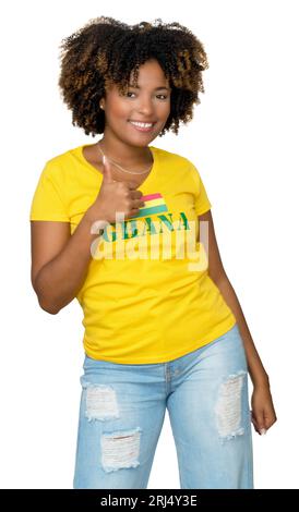 Joli fan de football du Ghana avec chemise jaune isolé sur fond blanc pour découper Banque D'Images