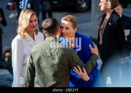 Lundi, 21 août 2023 / Matthew James Harrison le président ukrainien Zelensky et son épouse Olena Zelenska arrivent à Copenhague, au Danemark, pour rencontrer la première ministre danoise mette Frederiksen. La visite intervient après que le Danemark et la Hollande aient accepté d'envoyer des avions de combat F16 en Ukraine pour aider à la guerre en cours contre la Russie Banque D'Images