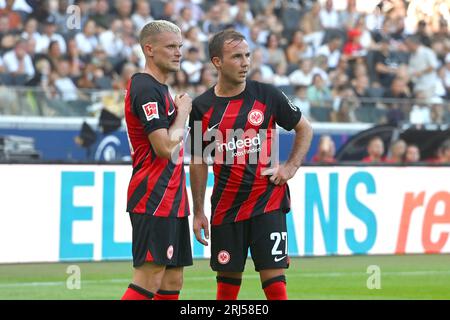 De gauche à droite : Philipp MAX (Eintracht Frankfurt), Mario GOETZE (Eintracht Frankfurt). Football 1e saison de Bundesliga 2023/2024, 1e journée de matchday01 Eintracht Frankfurt - Darmstadt 98 1-0 le 20 août 2023, DEUTSCHE BANK PARK Frankfurt. ? Banque D'Images