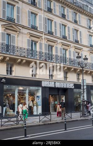 Urban Outfitters boutique rue de Rivoli à Paris. Urban Outfitters, Inc. (URBN) est une entreprise multinationale de vente au détail de style de vie Banque D'Images