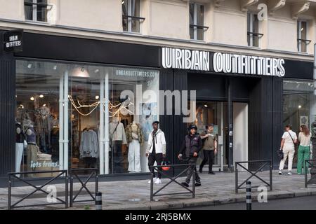 Urban Outfitters boutique rue de Rivoli à Paris. Urban Outfitters, Inc. (URBN) est une entreprise multinationale de vente au détail de style de vie Banque D'Images